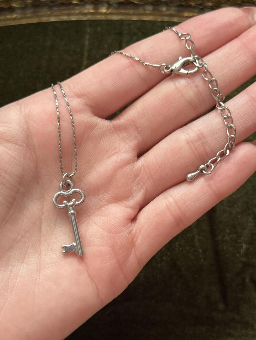 Vintage style Silver tone key necklace pendant